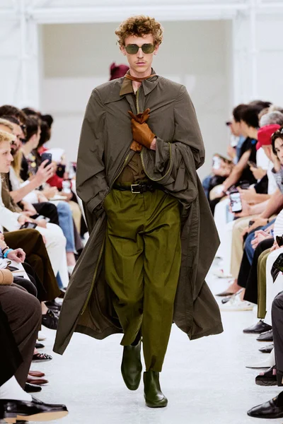 Look 28